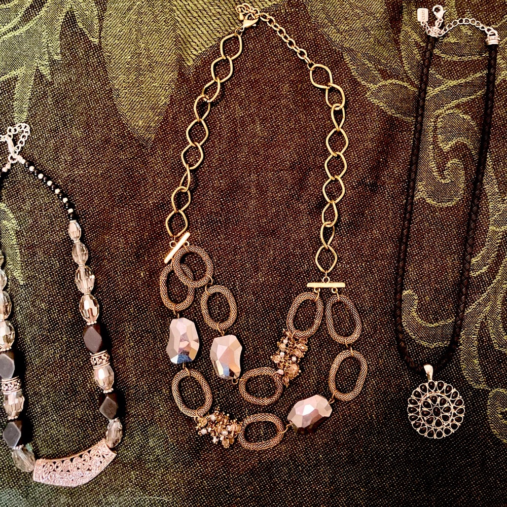 Set of 3 necklaces.